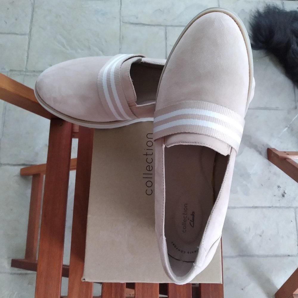 New in Box Clarks SHARON BAY. Blush Suede Slip-on Shoes Size 11 W